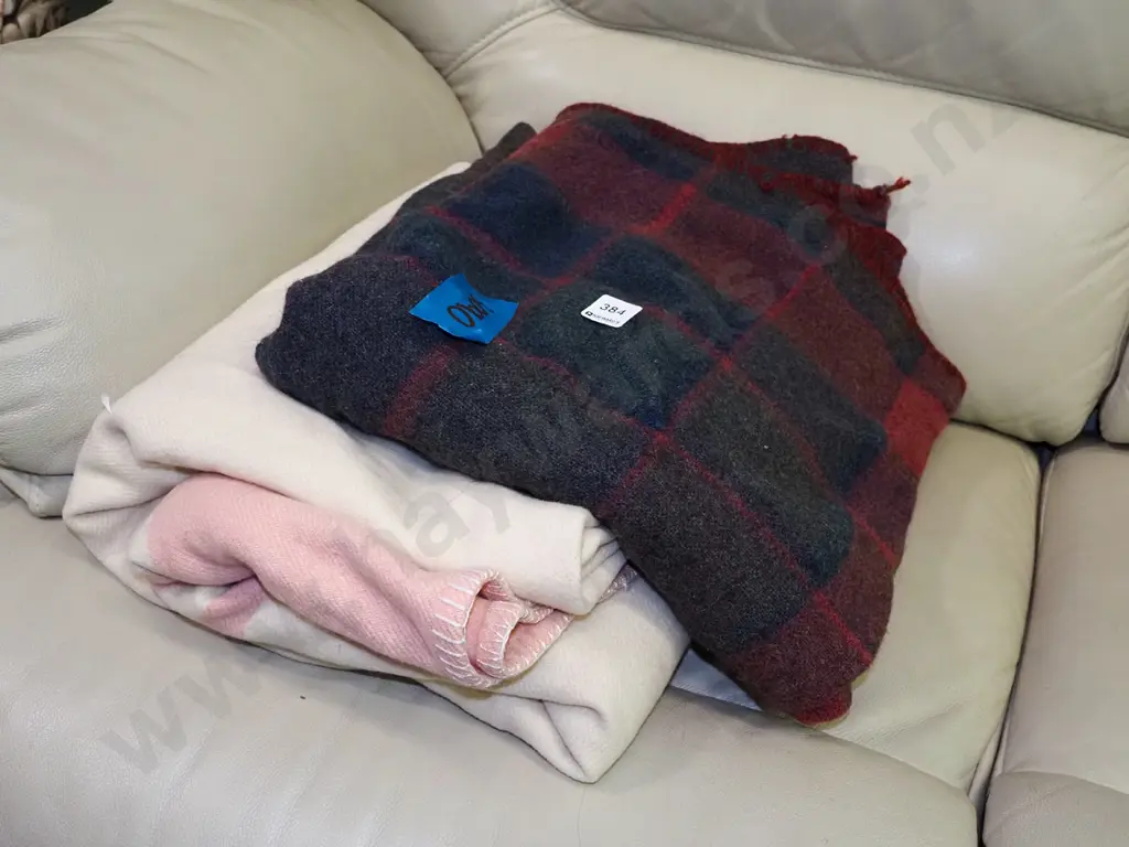 cream and checked woollen blankets Image 1++
