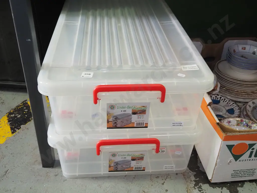 2x lidded plastic storage containers Image 1++