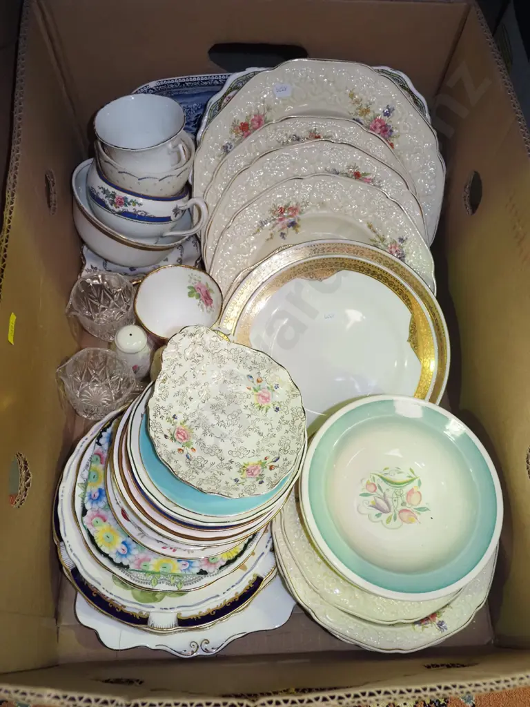 box; cups, plates, saucers etc Image 1++