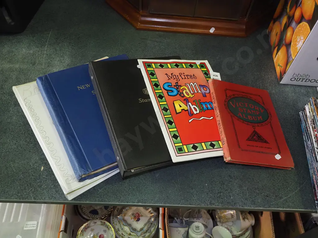 5x stamp albums Image 1++