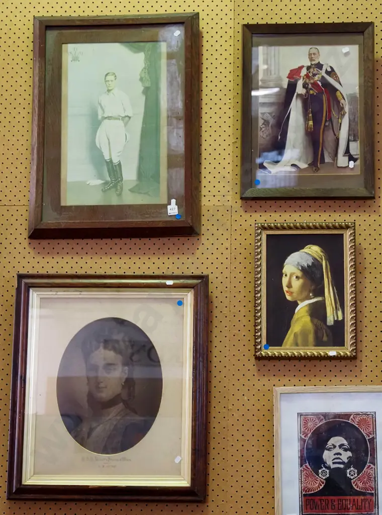 2x vintage photographic portraits, framed Princess of Wales etching, reproduction print - girl with pearl earring  - blu Image 1++