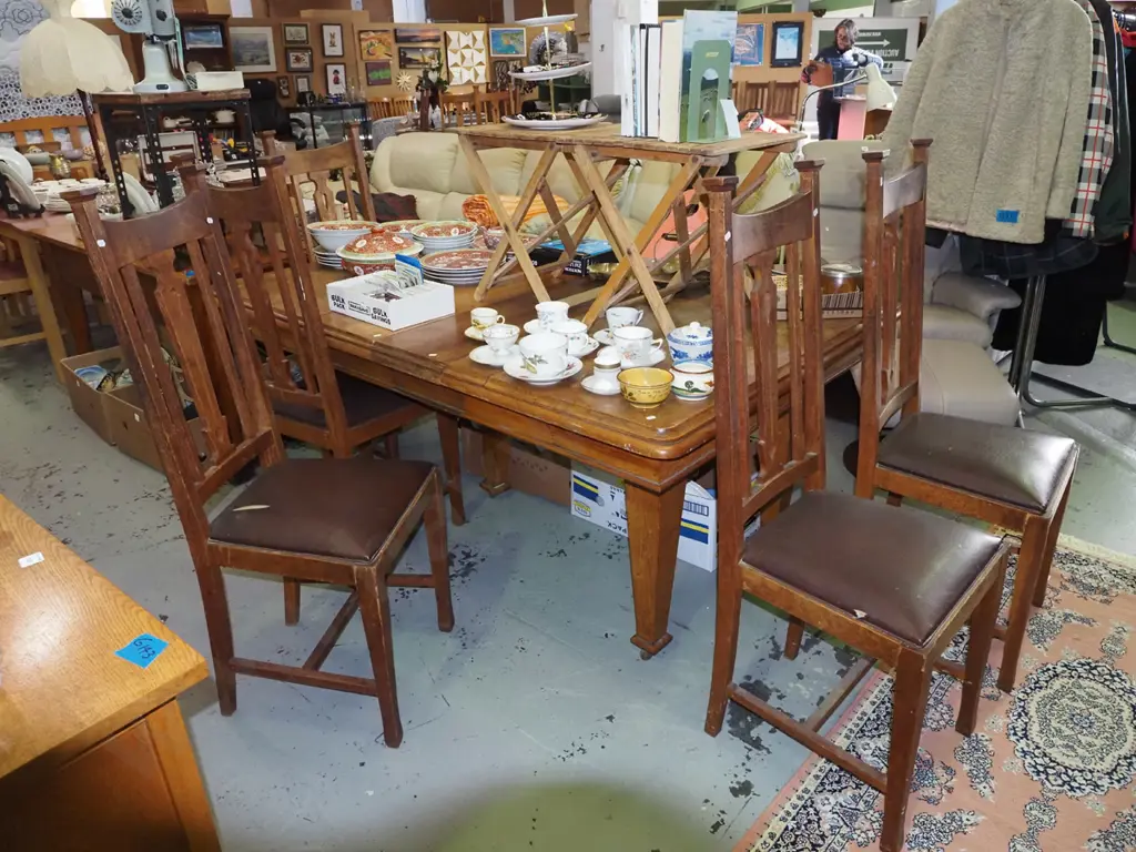 restorer's oak extending dining table with 5 chairs - difficult to remove and  insert leaves H-760 W-1720 D-1100 Image 1++