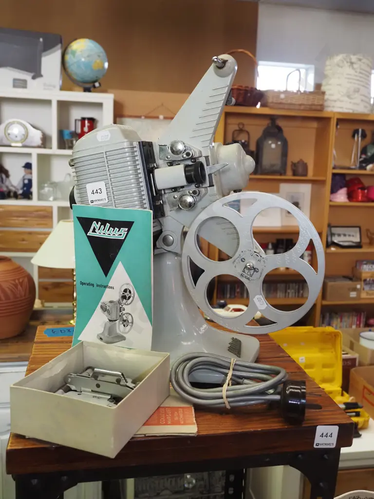 Nilus film projector Image 1++