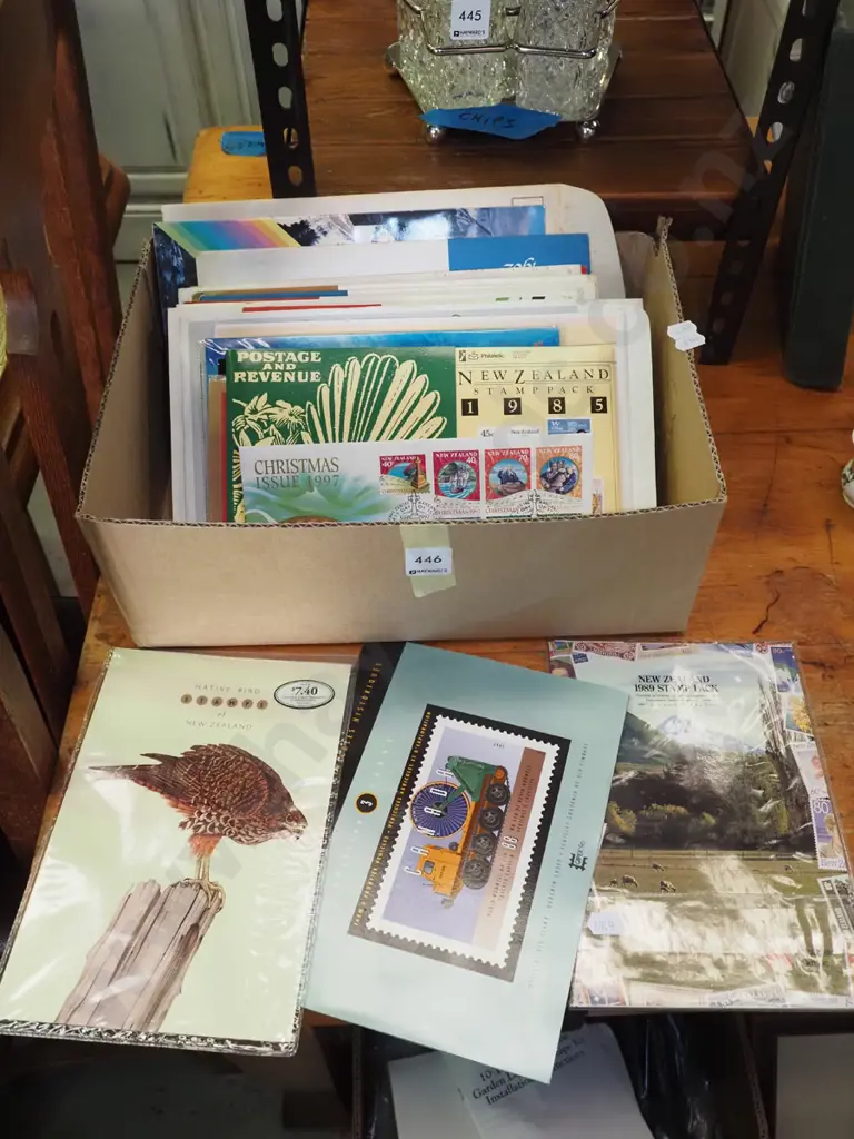 box; first day covers, collector's packs Image 1++