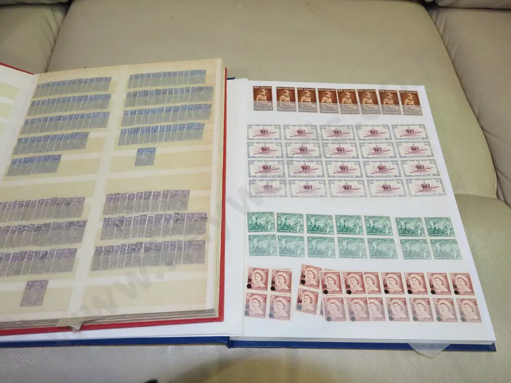 4x stamp albums Image 1++
