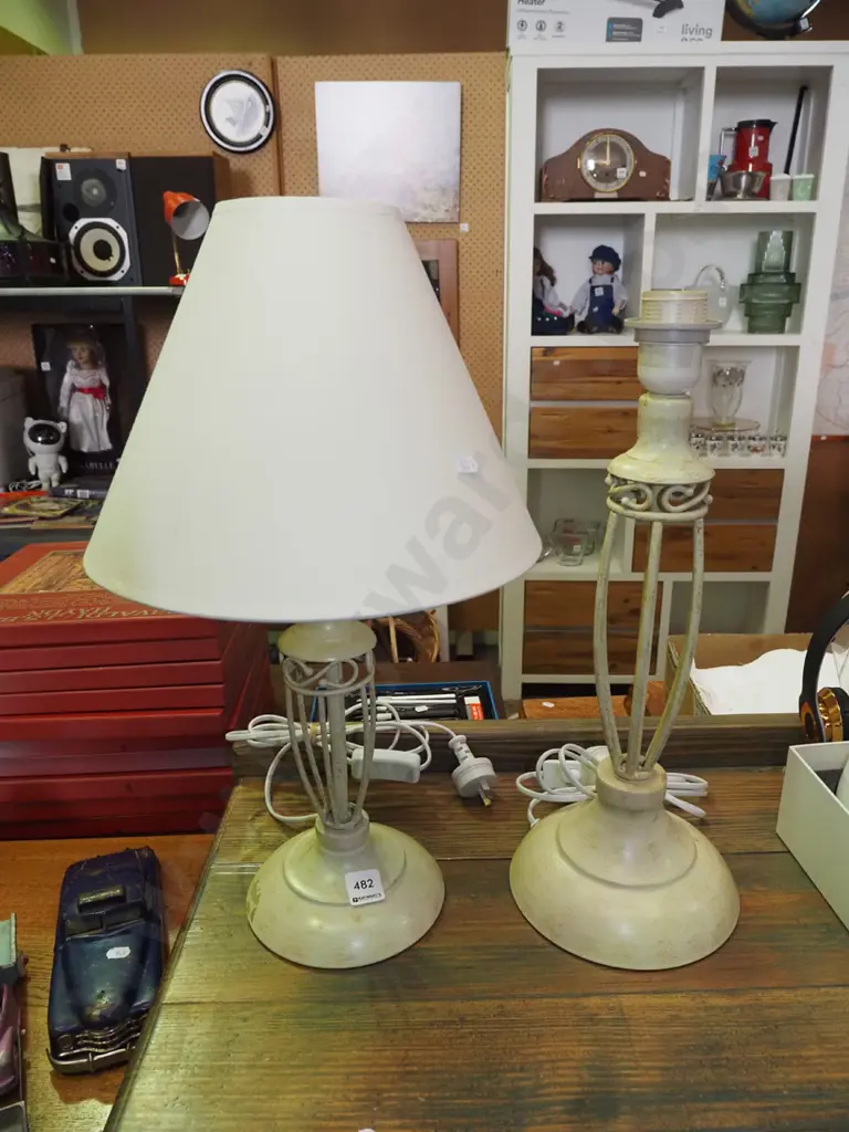 2x metal based table lamp - 1 has no shade Image 1++