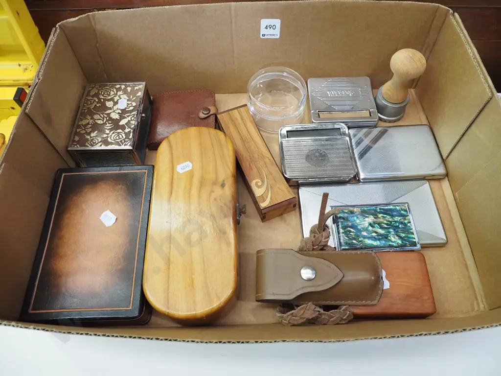 box; jewellery boxes, cigarette rolling machines, cigarette cases etc Image 1++