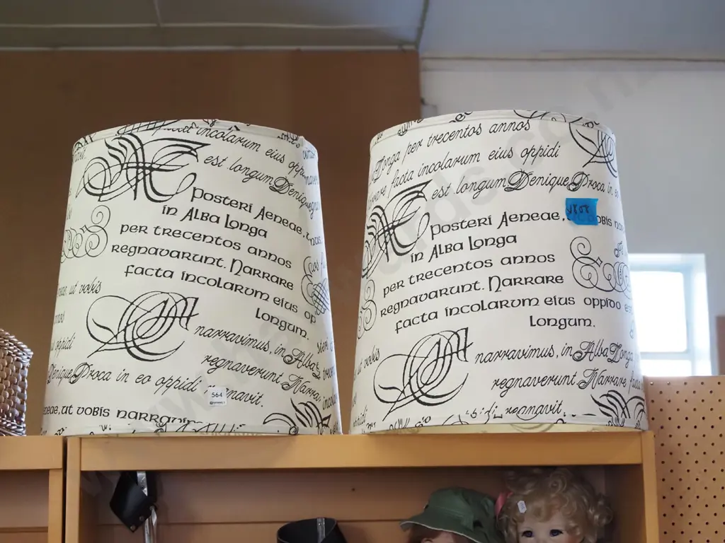 2x large lampshades H-440  Image 1++
