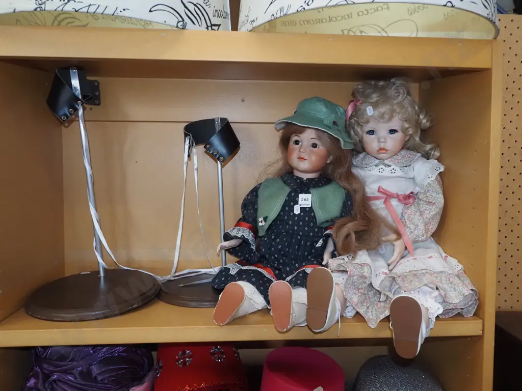 2x porcelain display dolls and stands Image 1++