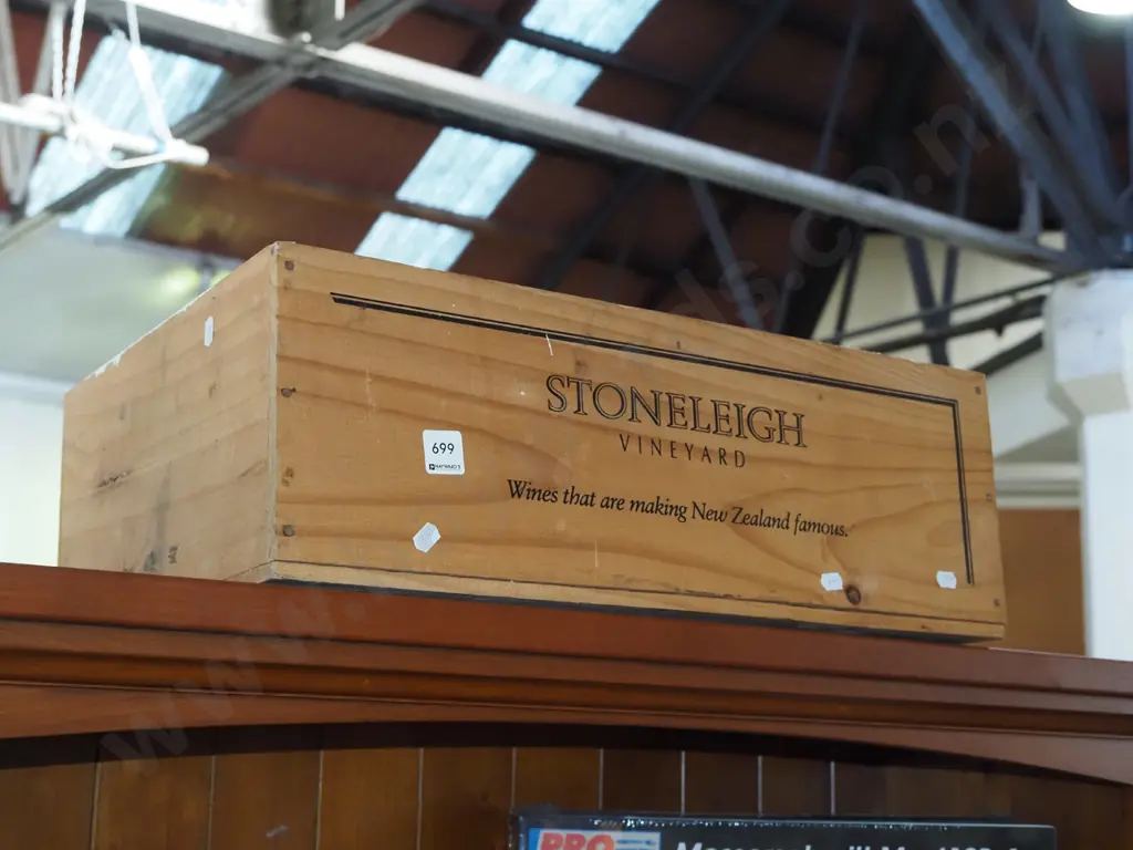 Stoneleigh vineyard wine box Image 1++