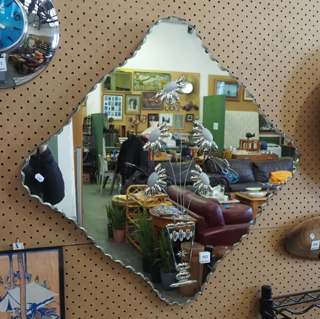 retro diamond shaped cut glass daisy themed scalloped edge wall mirror H-660 Image 1++