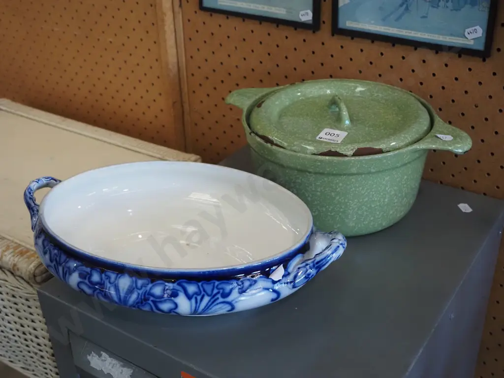 green speckled enamel cast iron casserole, flow blue vege dish Image 1++