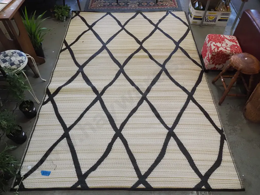woven synthetic geometric pattern floor mat L-2680 W-1800 Image 1++