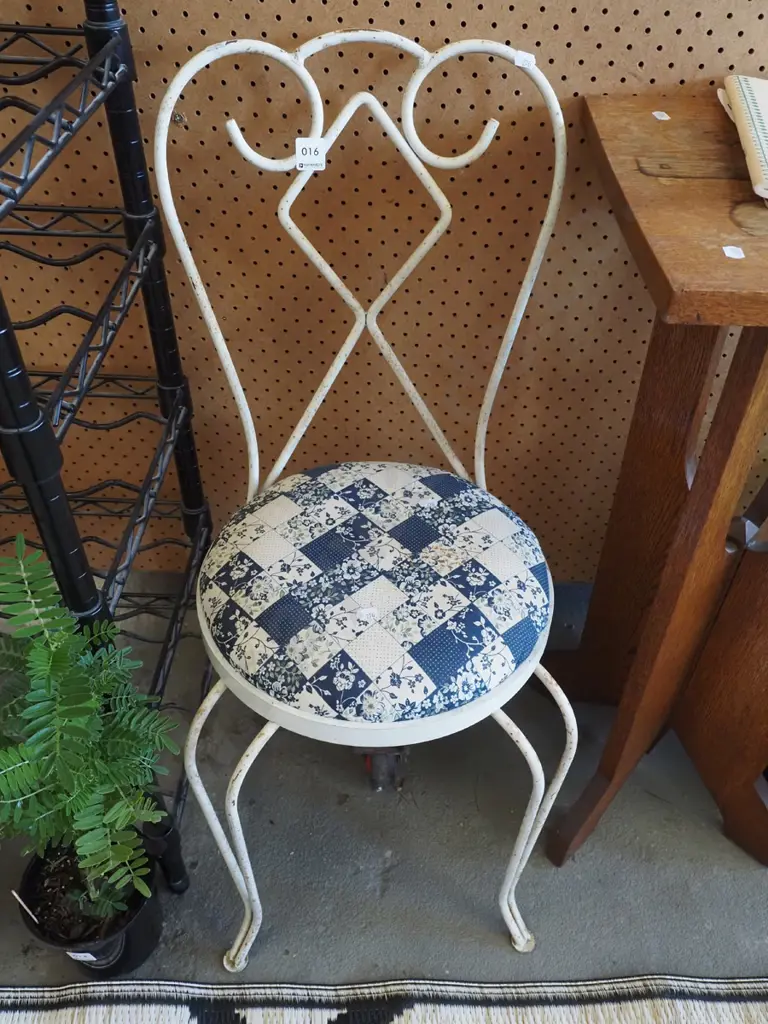 retro wrought metal patio chair Image 1++