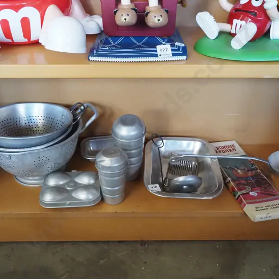 kitchen items; shakers, colanders, egg slicer etc