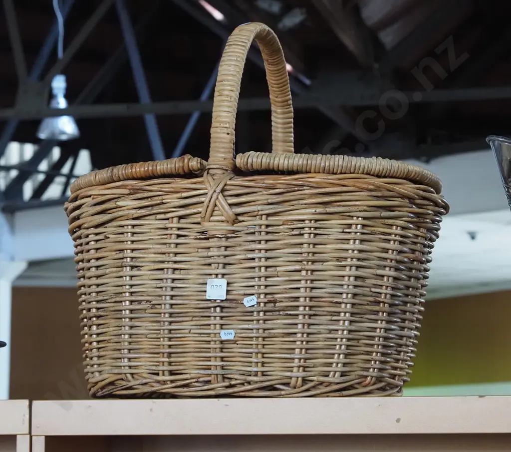 cane picnic hamper Image 1++