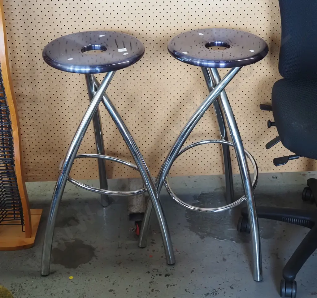 2x polished metal bar stools Image 1++
