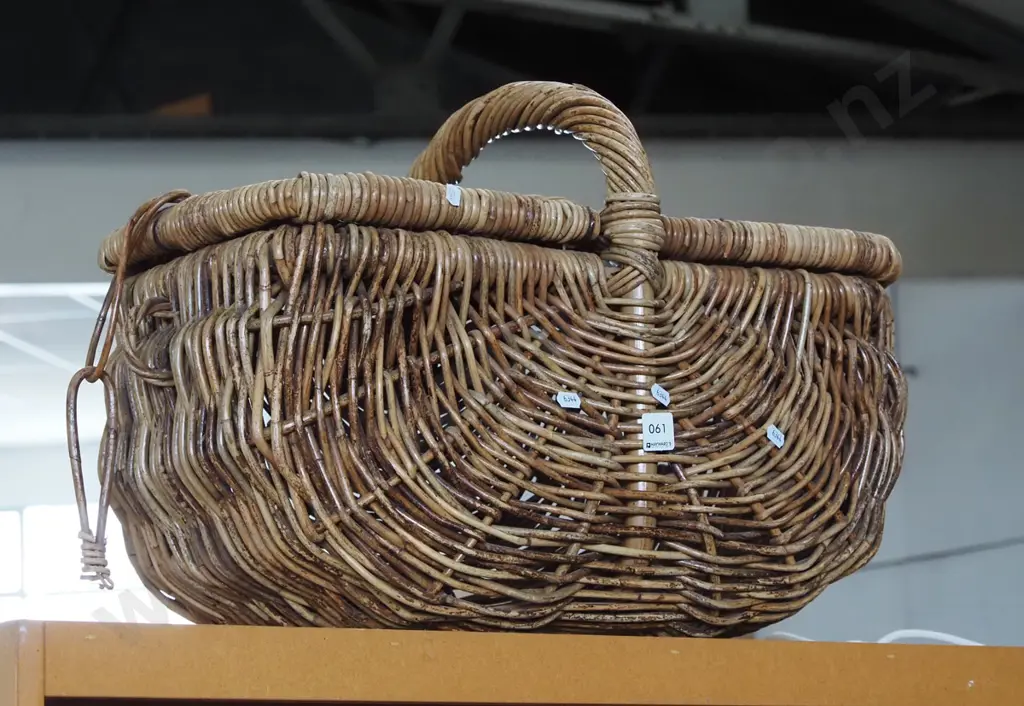cane picnic hamper Image 1++