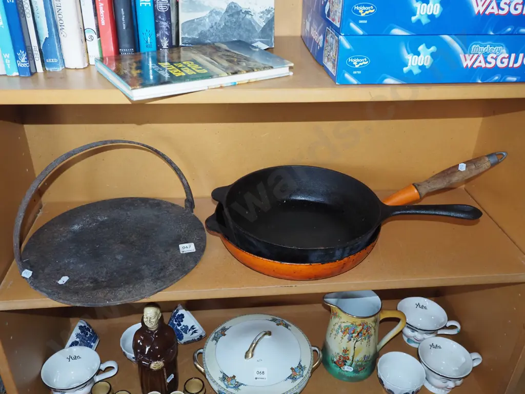 2x cast iron frying pans, skillet Image 1++