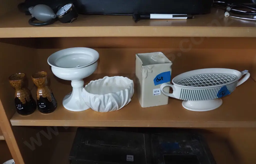 3x vases - 2 with chips, small bowl, 2x small jugs Image 1++
