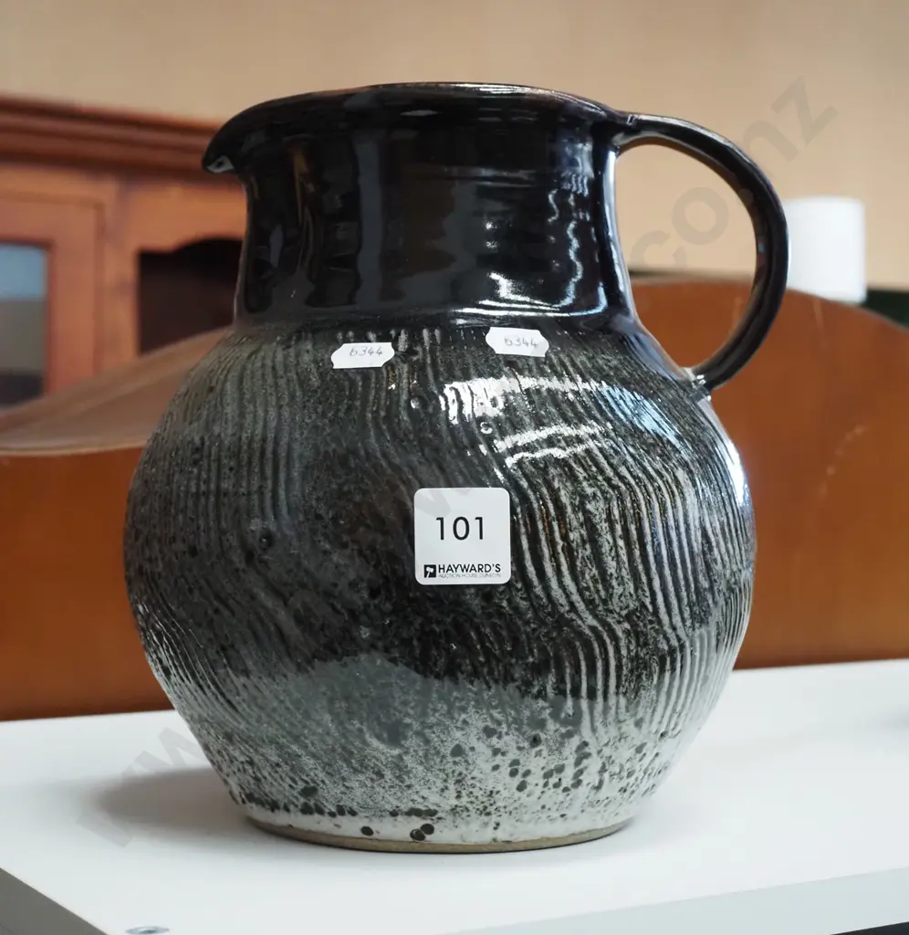 studio pottery jug H-220 Image 1++