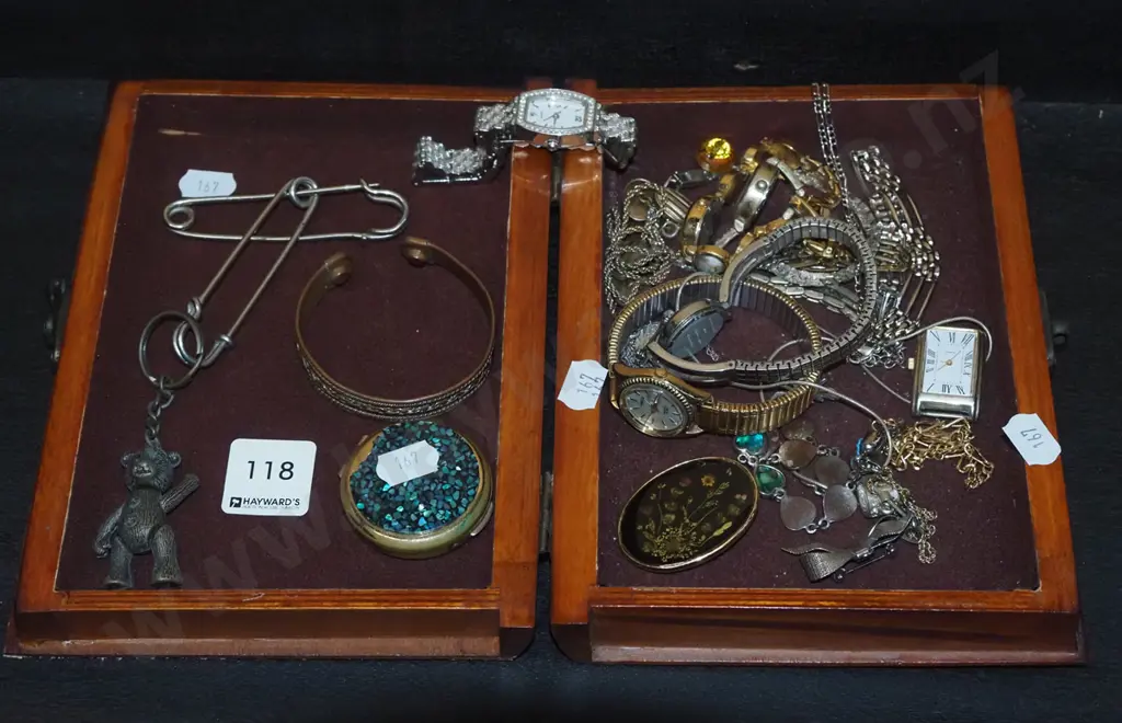 wooden jewellery box; watches, keyrings etc Image 1++