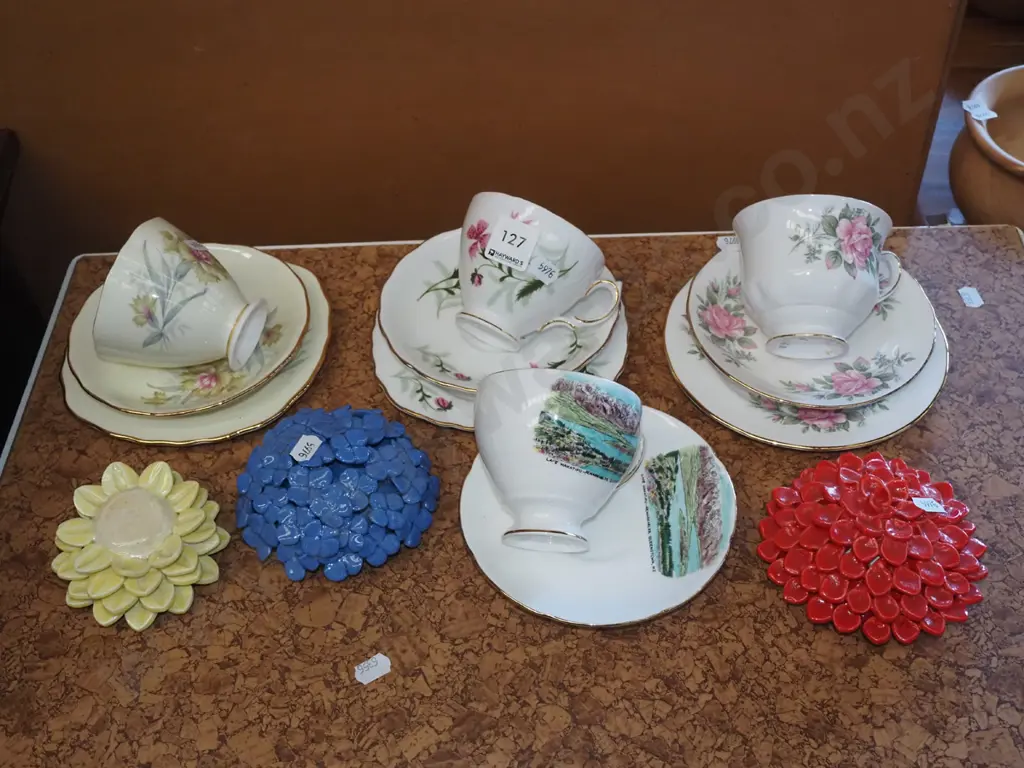 3x trios, Queenstown cup, saucer, pottery floral sprays Image 1++