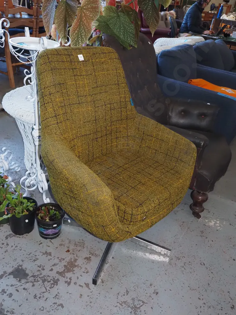 retro green office chair - casters have been removed Image 1++
