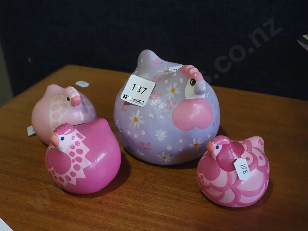 4x hand painted happy hens Image 1++