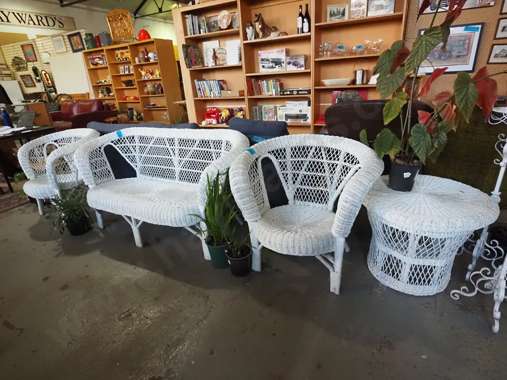 4x piece cane patio suite - 2x seater settee, 2x singles, table Image 1++