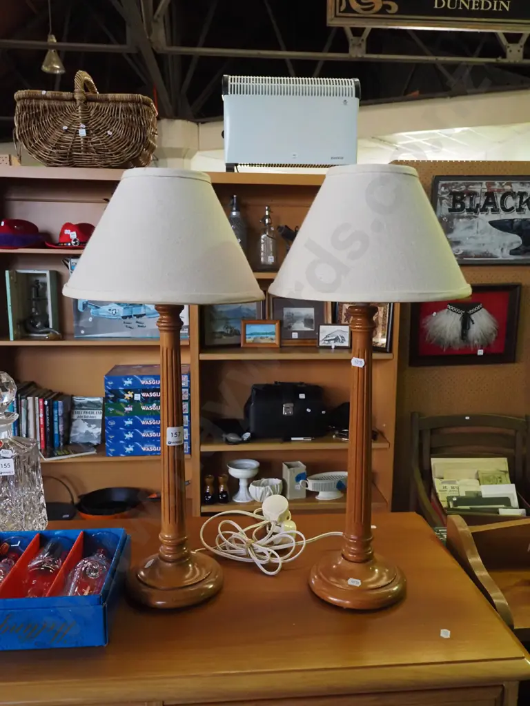 2x wooden based table lamps H-560 Image 1++