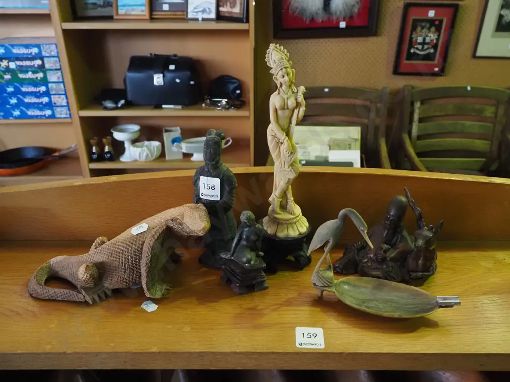shelf of figurines Tallest H-250 Image 1++
