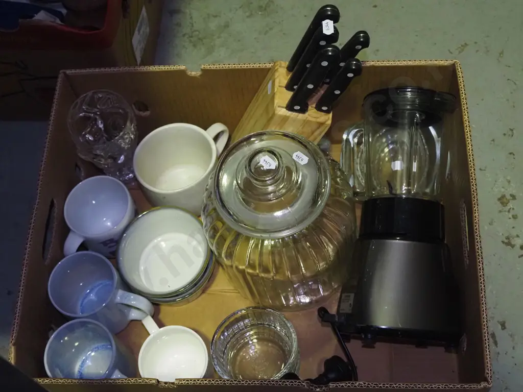 box; blender, glass storage jar, cups etc Image 1++