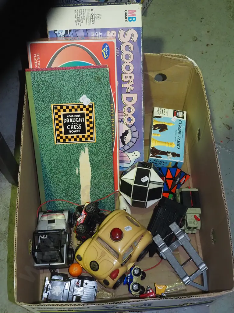 box; board games, chess pieces, toys etc Image 1++