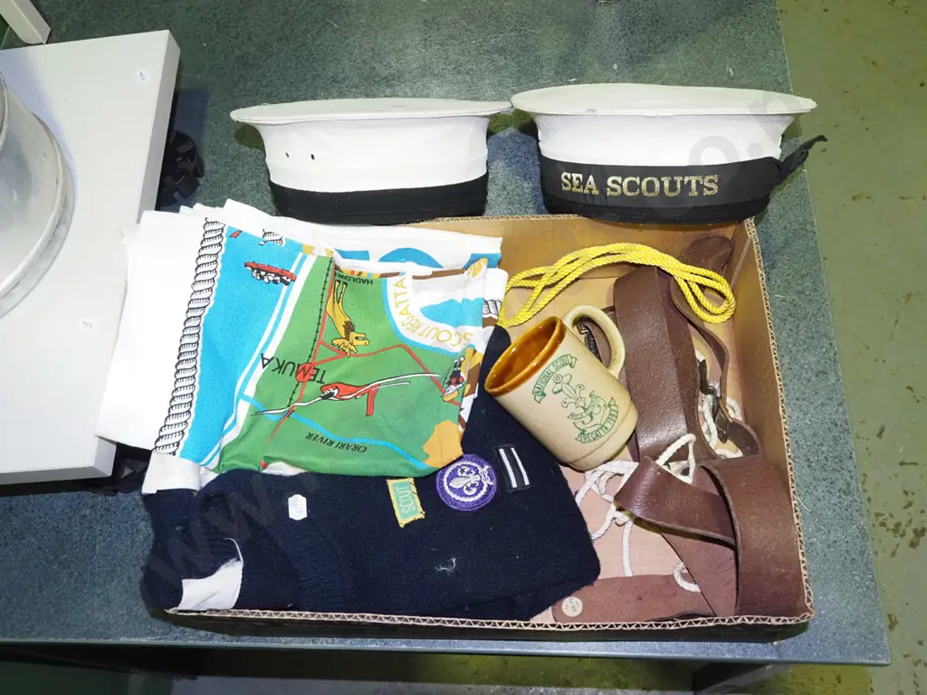 box; sea scout hats, belts, jersey etc Image 1++