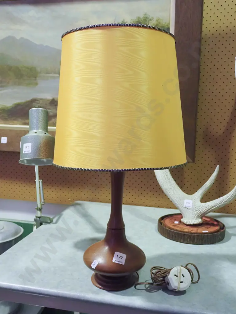 retro wood based table lamp H-520 Image 1++
