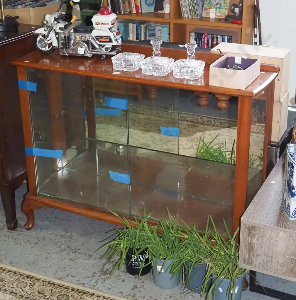 mid-century cab leg china cabinet - good condition H-850 W-1060 D-310 Image 1++