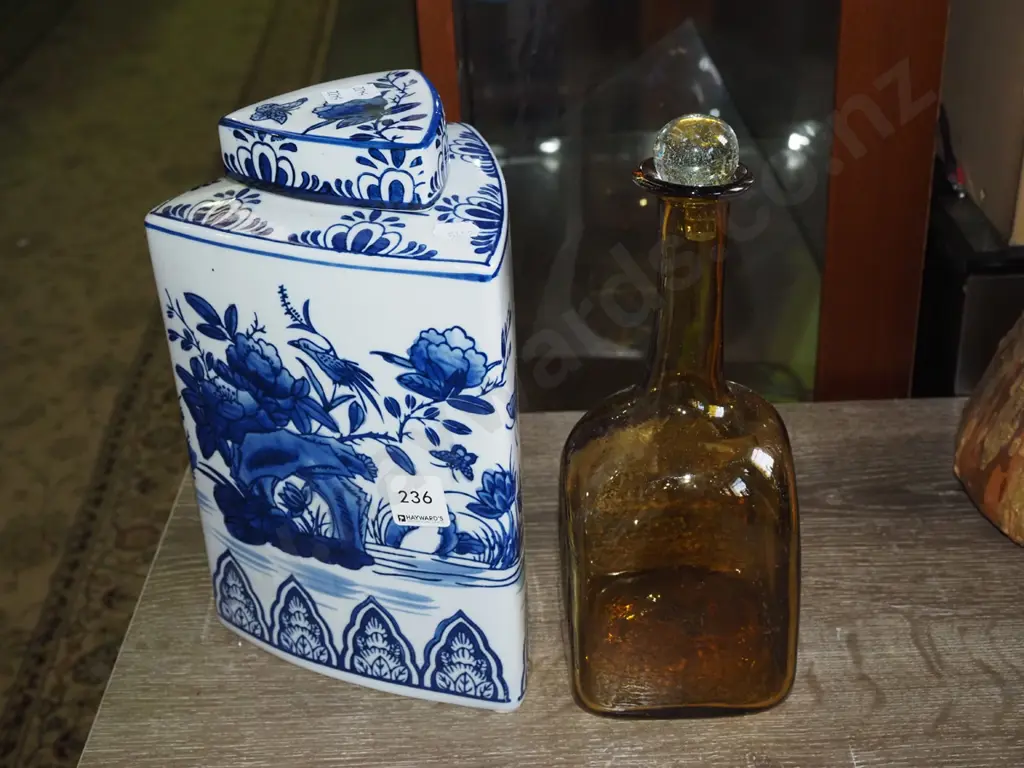 amber glass bottle, blue and white triangular ginger jar H-260 Image 1++