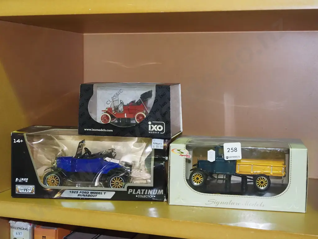 3x boxed model vehicles Image 1++