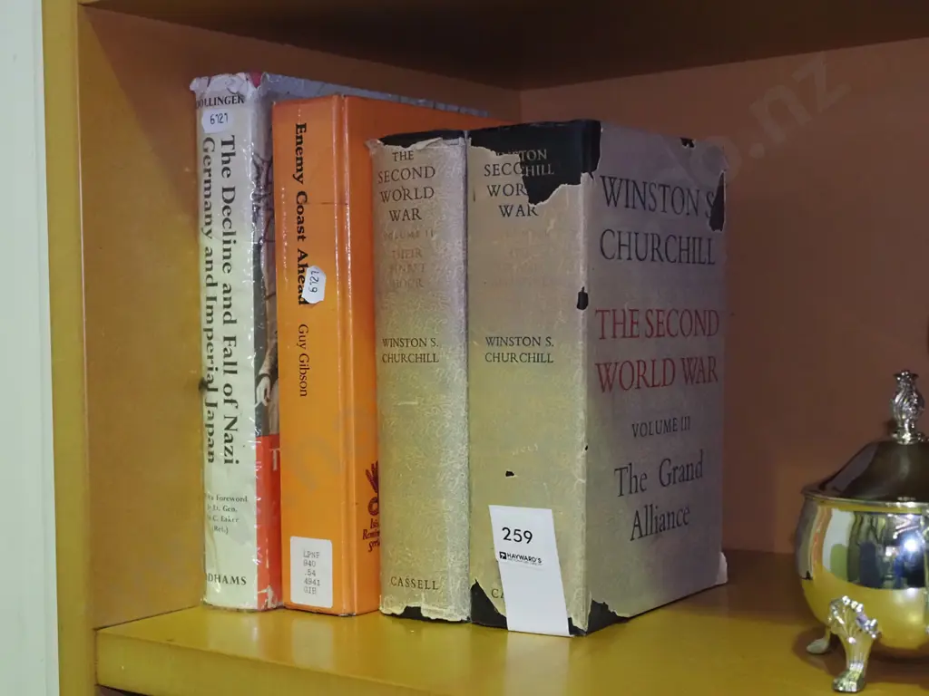 4 history books - Winston Churchill WWII and others Image 1++