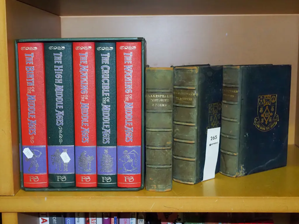3 Shakespeare books and a slip cased Folio Society Story of the Middle Ages set Image 1++