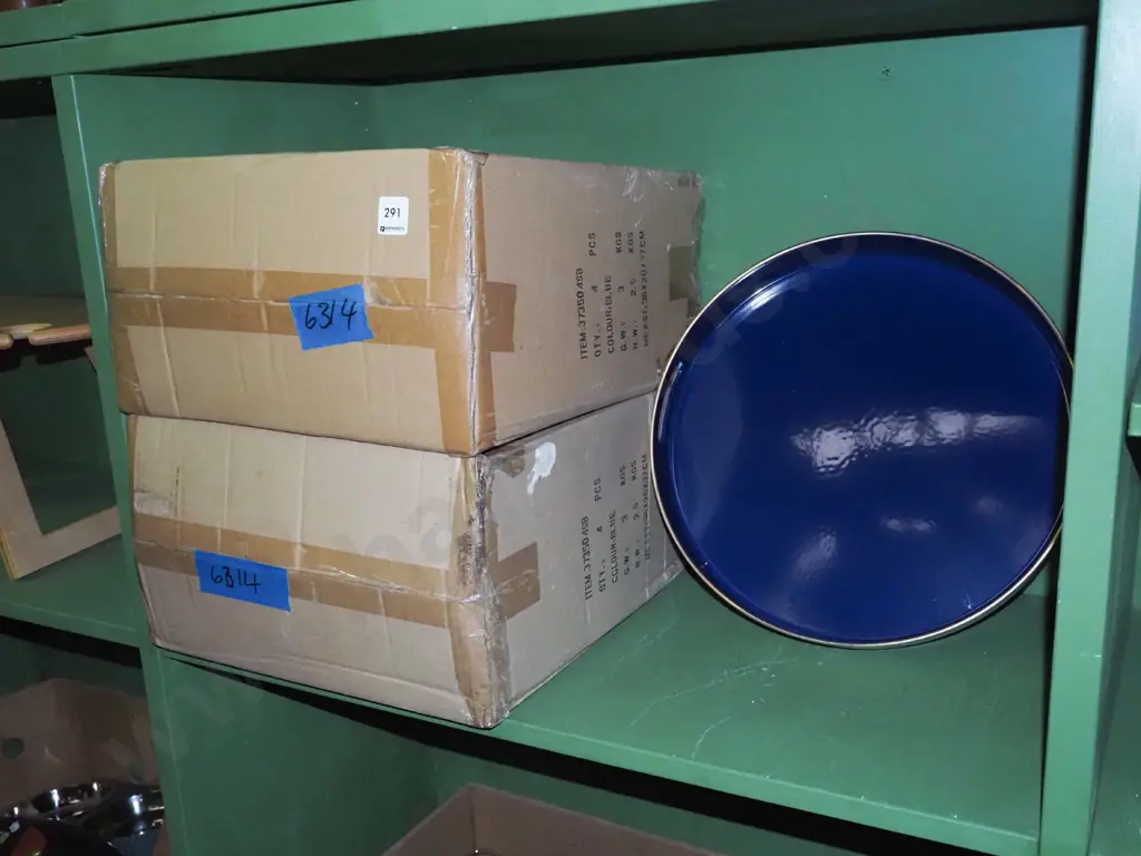 2x boxes of 4 blue and white plastic circular trays Image 1++