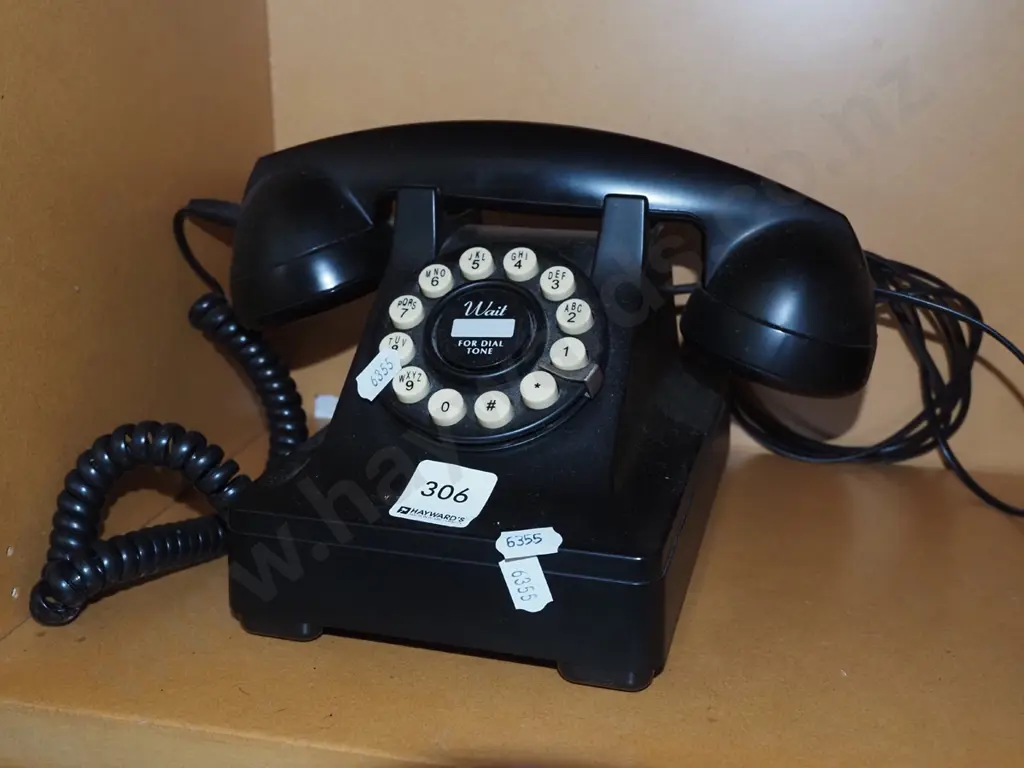 reproduction push button phone Image 1++