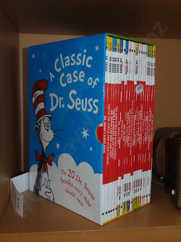 Dr Suess cased collection of books Image 1++