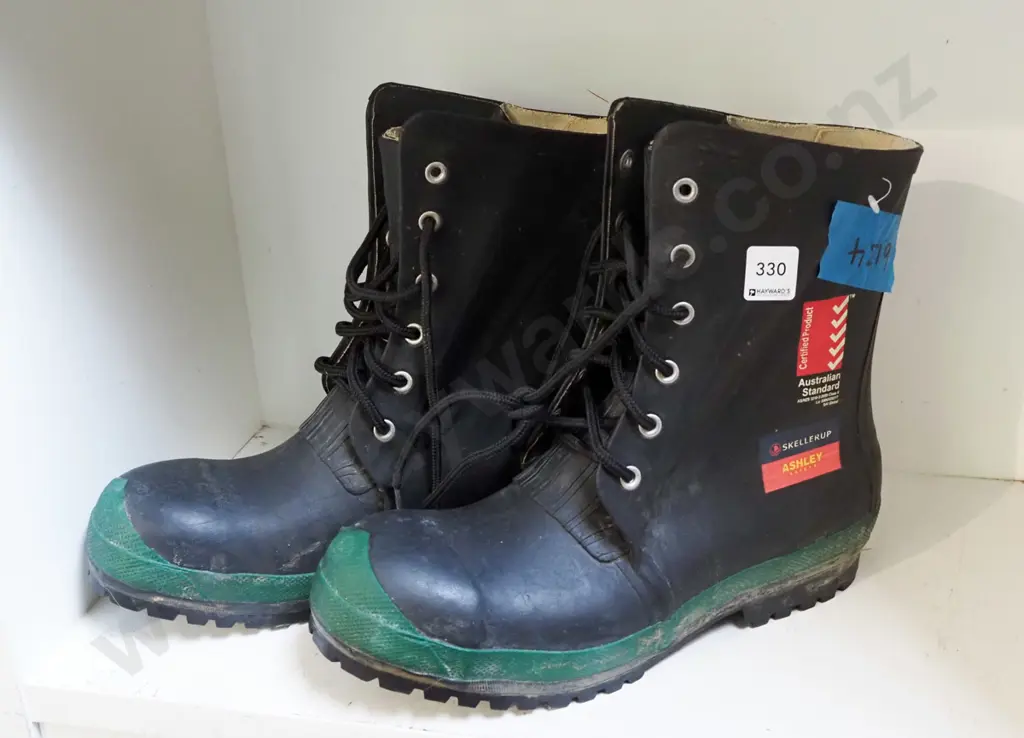 pair of Skellerup size 10 steel capboots Image 1++