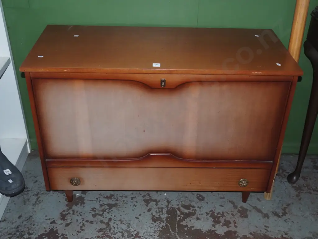 mid-century blanket box with single lower drawer H-650 W-930 D-400 Image 1++