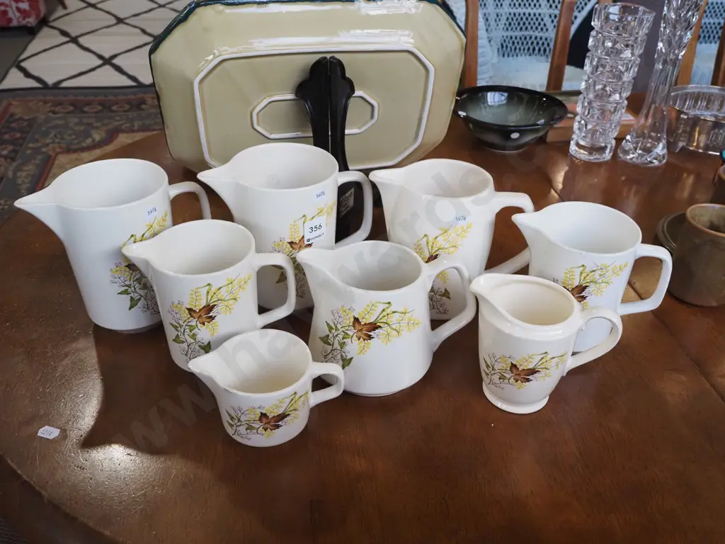 8x Crown Lynn Autumn Splendor jugs Image 1++
