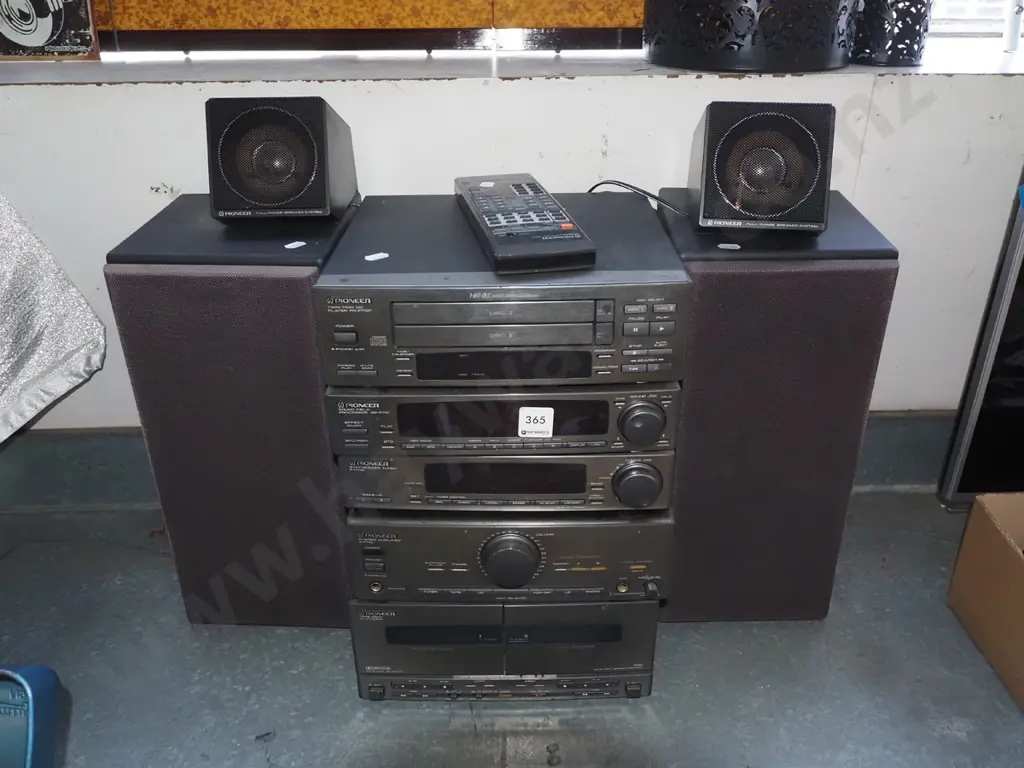 Pioneer stereo with 4 twin cassette, radio, tuner, CD player, 4x speakers Image 1++