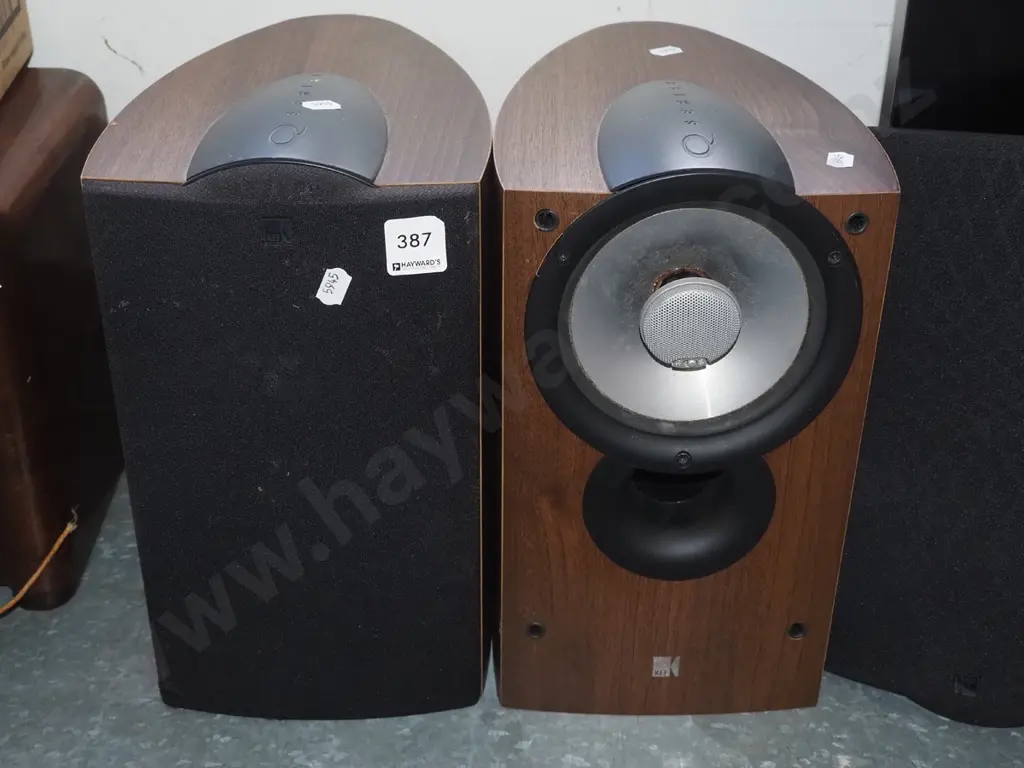 pair of Kef Q series bookcase speakers Image 1++