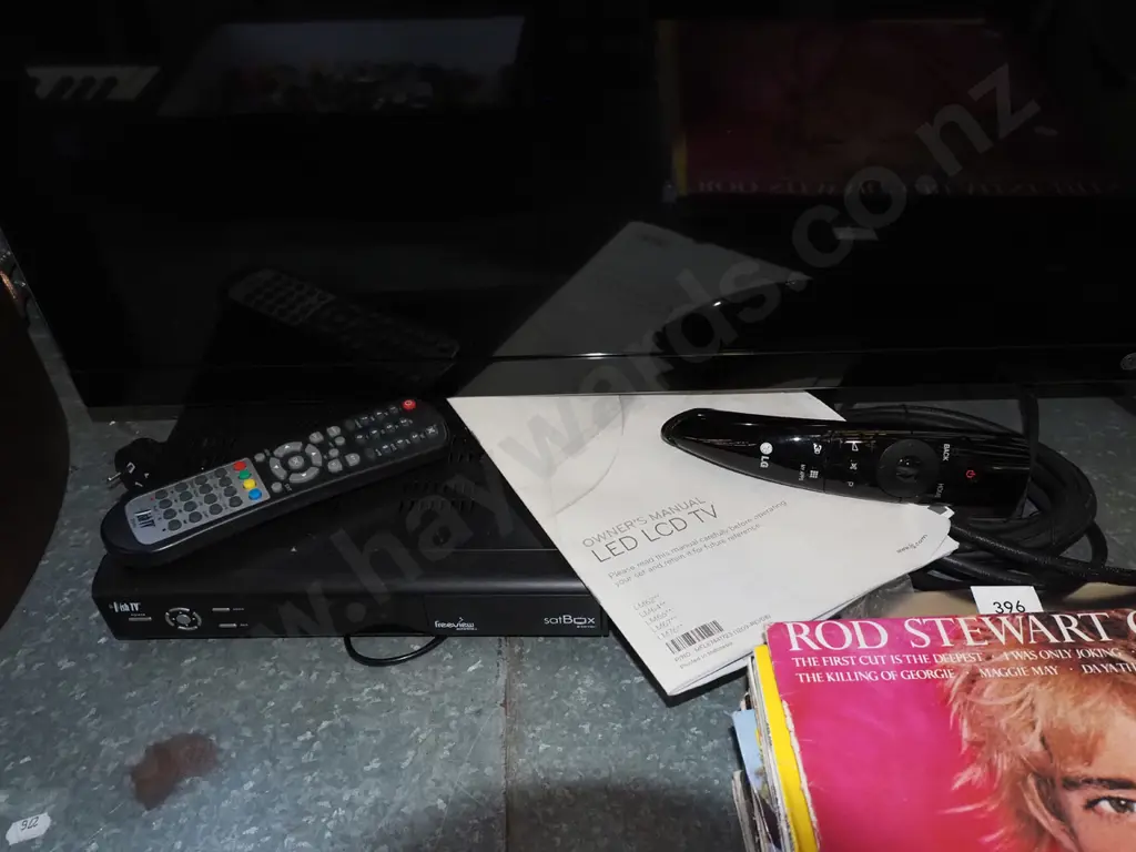 LEG 55" LED TV with remote and satellite box Image 1++